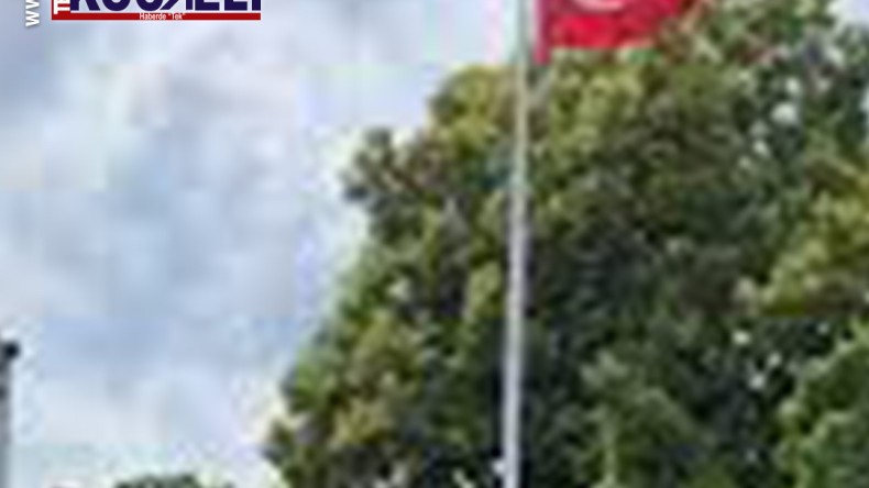 Büyükelçilik önünde Kuran-ı Kerim’e saldırı