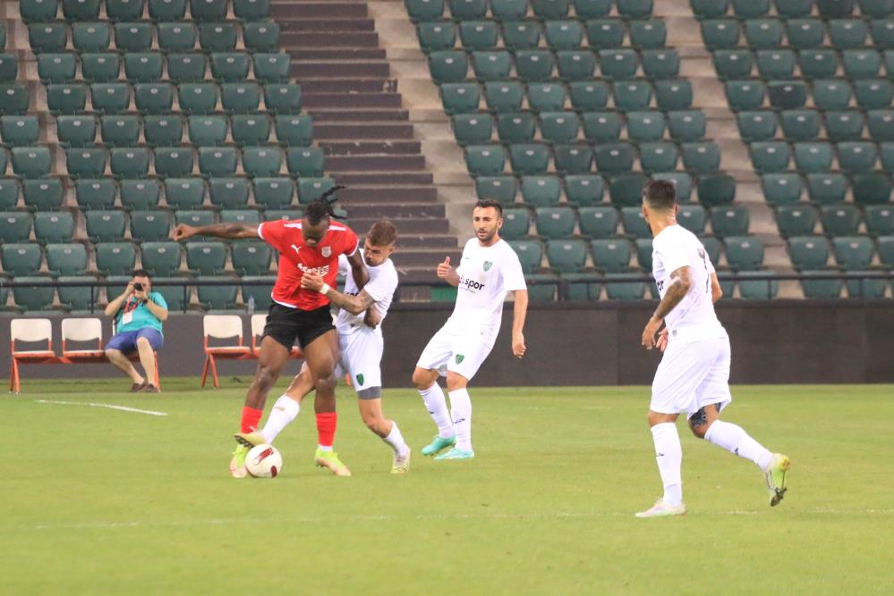 Kocaelispor Pendikspor’u Atabey’in golleriyle yendi : 2-0