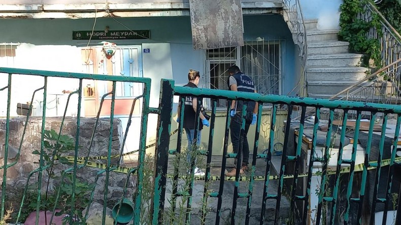 Evinin bahçesinde silahla vuruldu