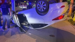 İzmit’te kaza: Otomobil takla attı; yaralılar var