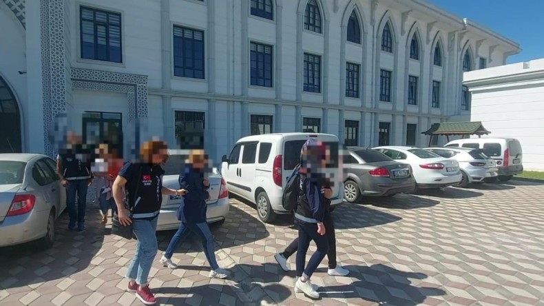 Hırsızlık çetesi suçüstü yakalandı