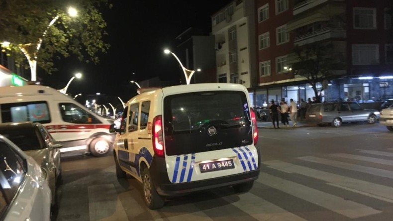 Elinde bıçakla eşini ve 2 yaşındaki çocuğunu esir aldı