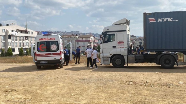 Eşini öldürdü, kendini bıçakladı