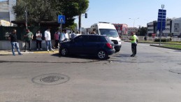 Minibüsle otomobil çarpıştı: Yaralılar var