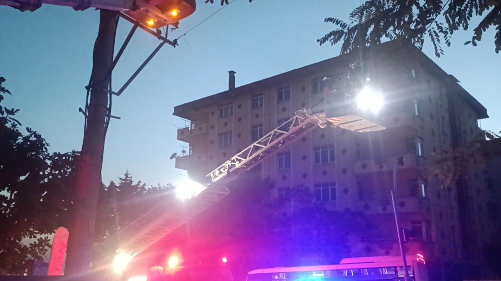 Korkutan yangın: Binada mahsur kaldılar