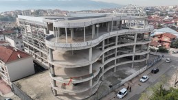 Kongre Merkezi olacaktı bitirilemedi, Belediye Binası oluyor