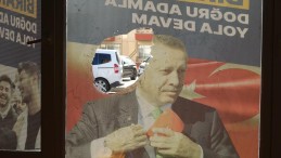 Ak Parti ofisine taşlı saldırı