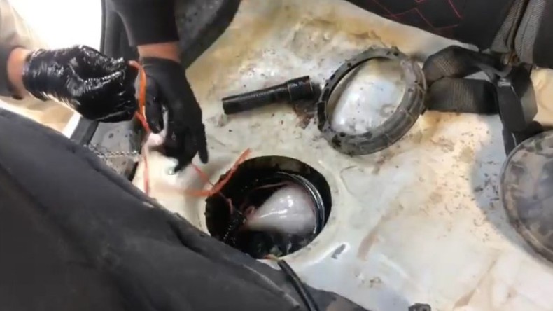 İpi çektikçe yakıt deposundan uyuşturucu çıktı