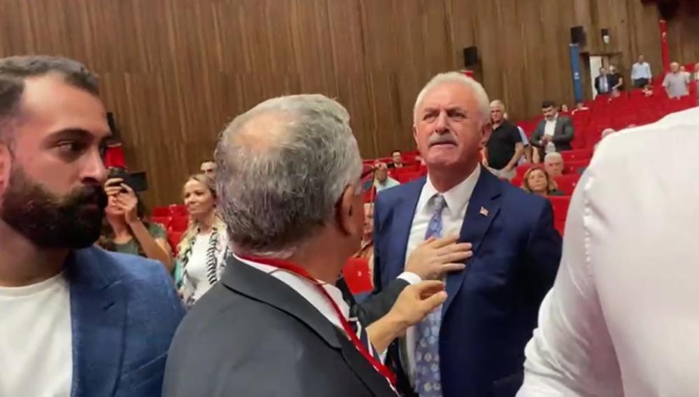 CHP fena karıştı: Milletvekili ile eski Başkan birbirine girdi