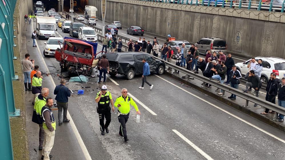 7 araç kazaya karıştı: Yol trafiğe kapandı