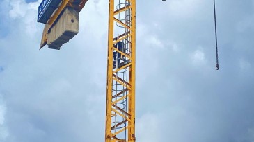 Metro İnşaatında grev: İşçiler kule vincin üstüne çıktı