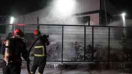 Geri dönüşüm tesisinde patlama: Alevler yükseldi