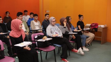 YKS’ye hazırlanan öğrencilere ücretsiz kurs