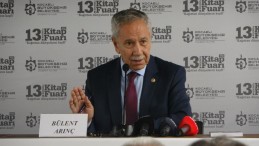 Bülent Arınç Kitap Fuarı’nda, İsrail ile Filistin arasındaki gerilimi değerlendirdi
