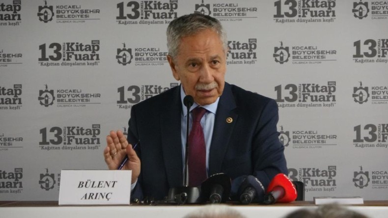 Bülent Arınç Kitap Fuarı’nda, İsrail ile Filistin arasındaki gerilimi değerlendirdi