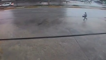 Otomobilin çarptığı hukuk öğrencisi metrelerce savruldu