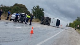 Minibüs devrildi: 7’si polis 10 yaralı