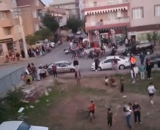 Korkutan yangın: Mahalleli sokağa döküldü