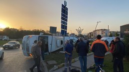 İşçi servisi devrildi: Çok sayıda yaralı