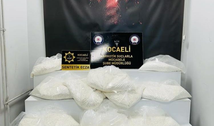 Durdurulan tırda 775 bin uyuşturucu hap ele geçirildi