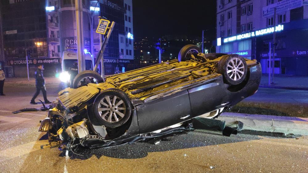 İzmit’te kaza: Otomobil takla attı; 1’i ağır 3 yaralı
