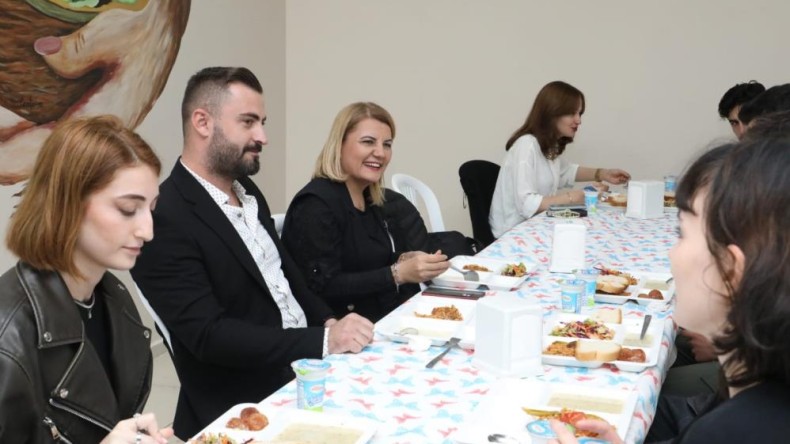 Üniversite öğrencilerine ücretsiz yemek