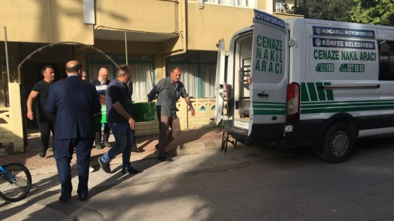 İtfaiye ekipleri yaşlı adamı evinde ölü buldu