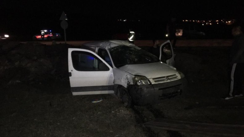 Kocaeli’nde kontrolden çıkan araç şarampole uçtu