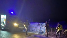 Kamyonet ile traktör çarpıştı: Ölü ve yaralılar var