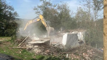 O ilçede yıkılan bina sayısı 123 oldu