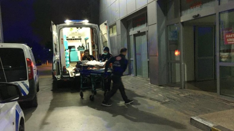 Evinin önünde arkadaşını vurdu, polise teslim oldu