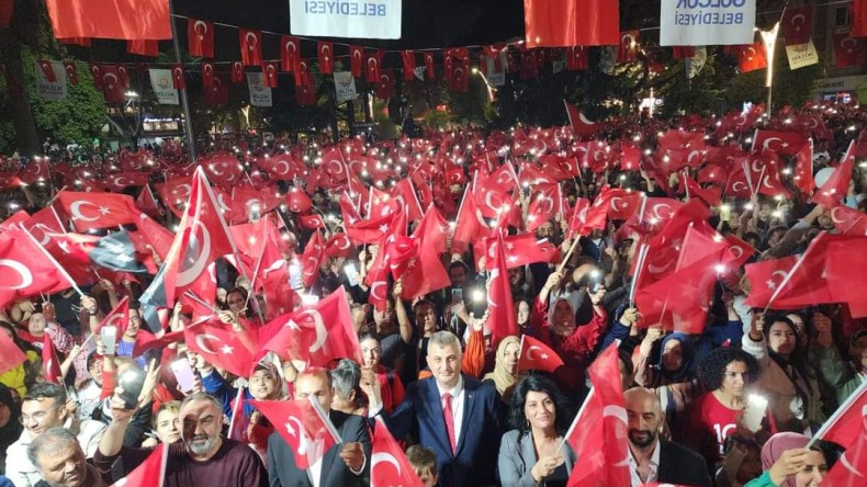 Gölcük’te Cumhuriyet’in 100. yıl coşkusu muhteşemdi