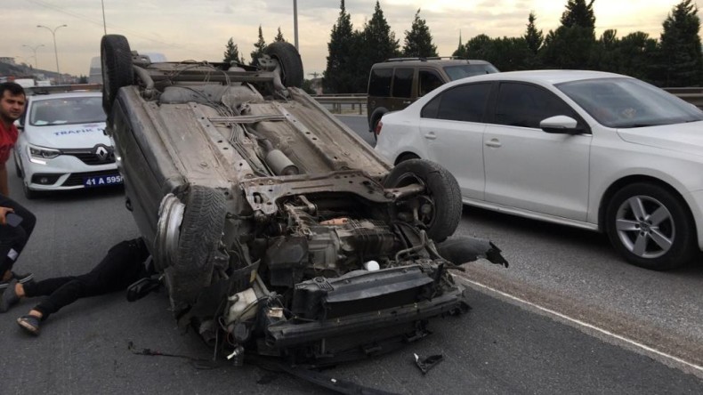 Otomobil takla attı: Yaralılar var