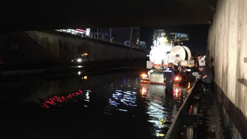 Kocaeli’de sağanak yağış alt geçitleri göle çevirdi