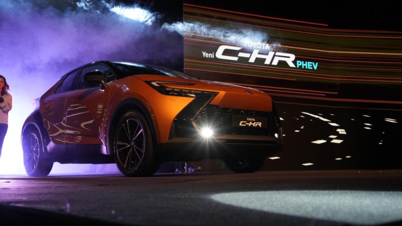 Toyota önemli atılıma imza attı: İlk şarj edilebilir araç; Dünyaya ihraç edilecek