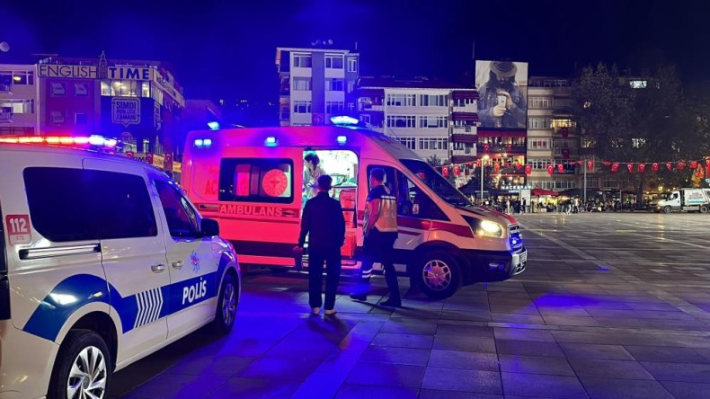 İzmit Kent Meydanında olay: 18 yaşındaki genç bıçaklandı