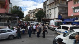 Caddede ortalık bir anda karıştı: 3 kişi bıçaklandı