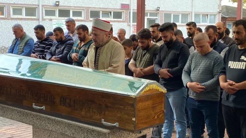 Korkunç kazada hayatını kaybeden anne ve bebeği son yolculuğuna uğurlandı