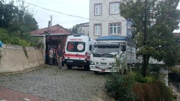 4 katlı binanın çatısından düştü