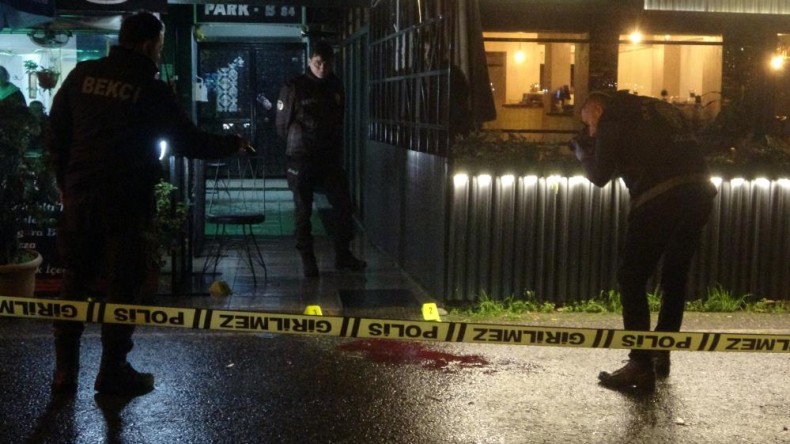 Eğlence mekanındaki kavgada kan aktı