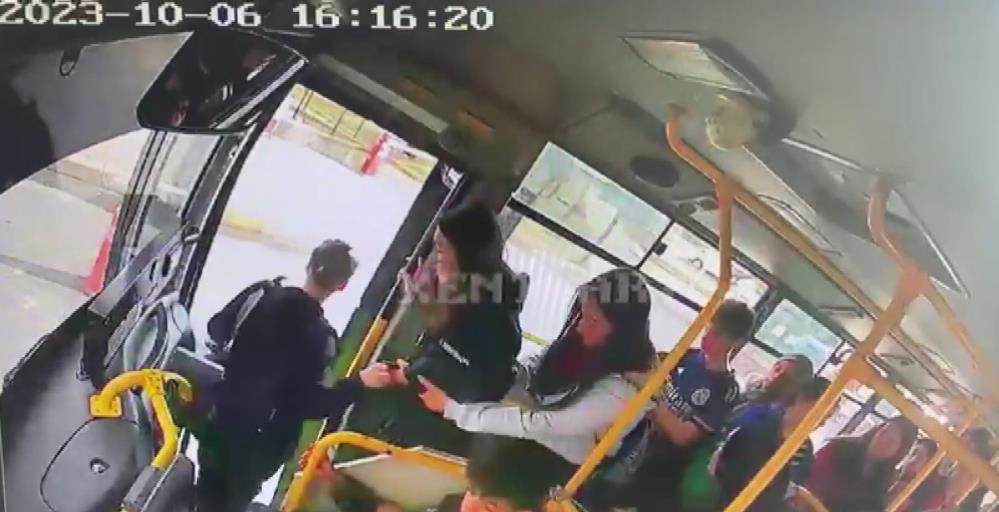 Öğrenci otobüste fenalaştı, şoför güzergah değiştirdi