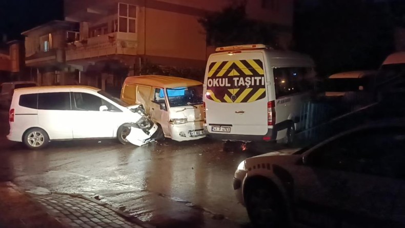 Yağmur kazaya sebep oldu: 3 yaralı