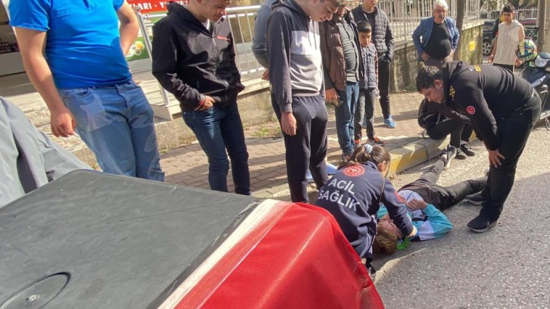 Elektrikli scooterdan düşen 2 kişi yaralandı