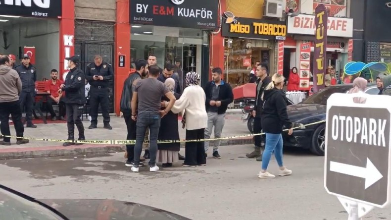 Dönercide yemek yerken eski eşi tarafından öldürüldü