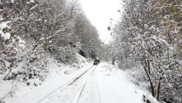 Kocaeli’nin dağlarına lapa lapa kar yağıyor