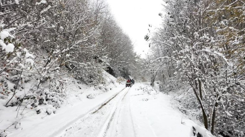Kocaeli’nin dağlarına lapa lapa kar yağıyor