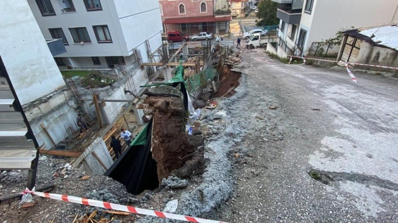 Bekirdere’de 2. kez: İstinat duvarı ve yol çöktü