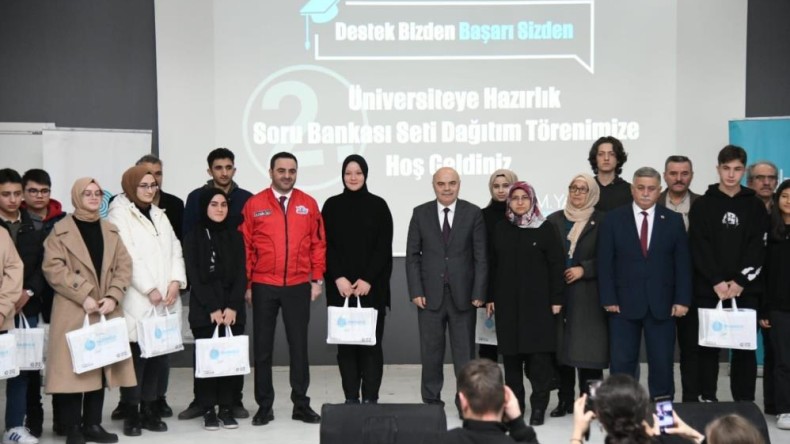 Üniversiteyi yeni kazanan öğrencilere nakit para desteği