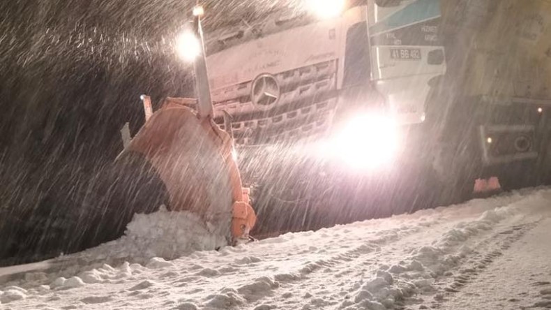 Kocaeli Büyükşehir Belediyesi ekiplerinden kar mesaisi