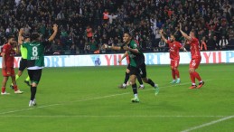 Kocaelispor uzatma dakikalarında 3 puanı kaptı: 2-1